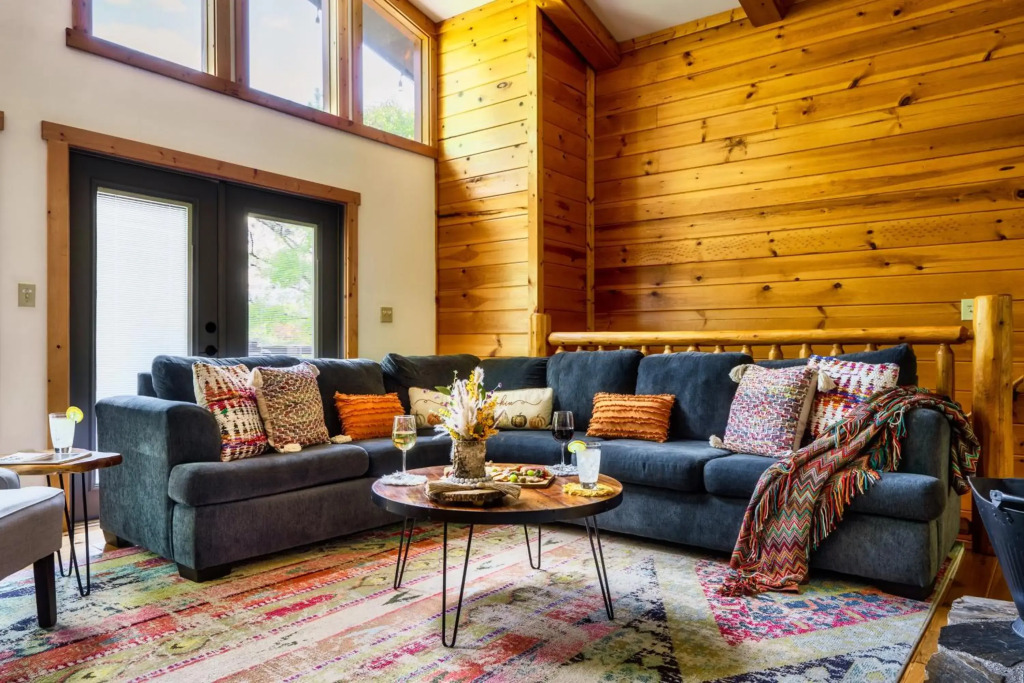 3-MasterSuites-GorgeousViews-GameRm-HotTub-Gburg7min-Ober5min-Bears!