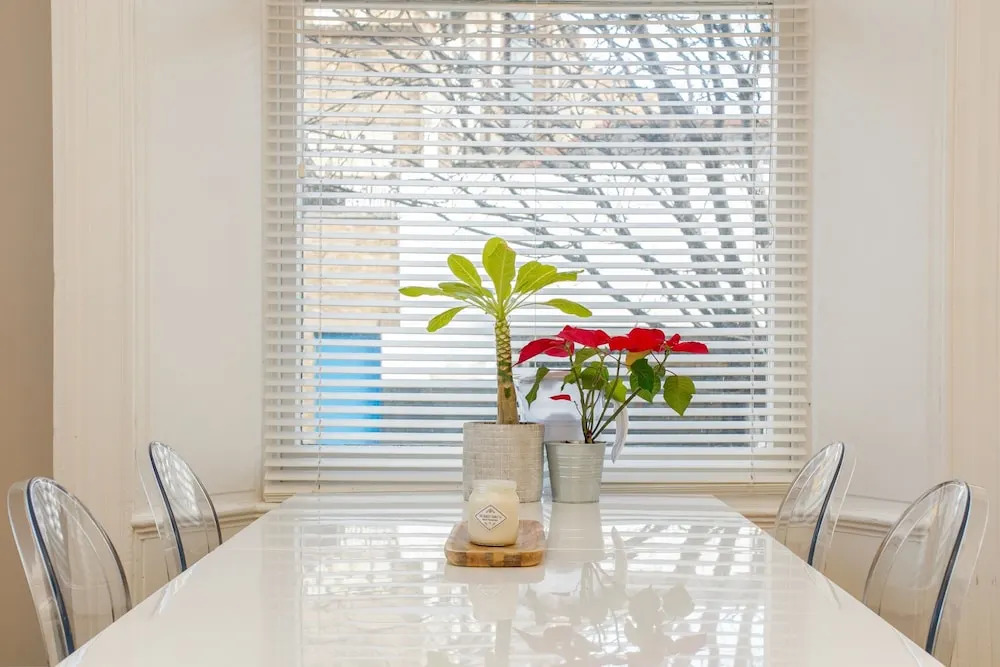 2 Bedroom Flat Near Shepherd's Bush Sleeps 4