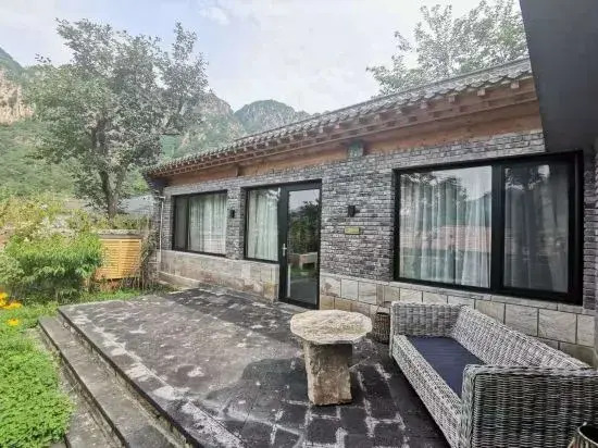 Jinta Xiangu Holiday Town