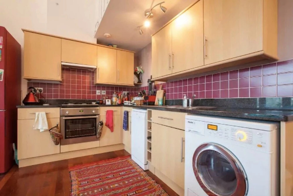 Spacious 2BR Home in Surrey Quays W/terrace