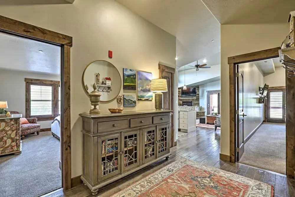 Mountain-view Condo ~ 9 Mi to Park City Skiing