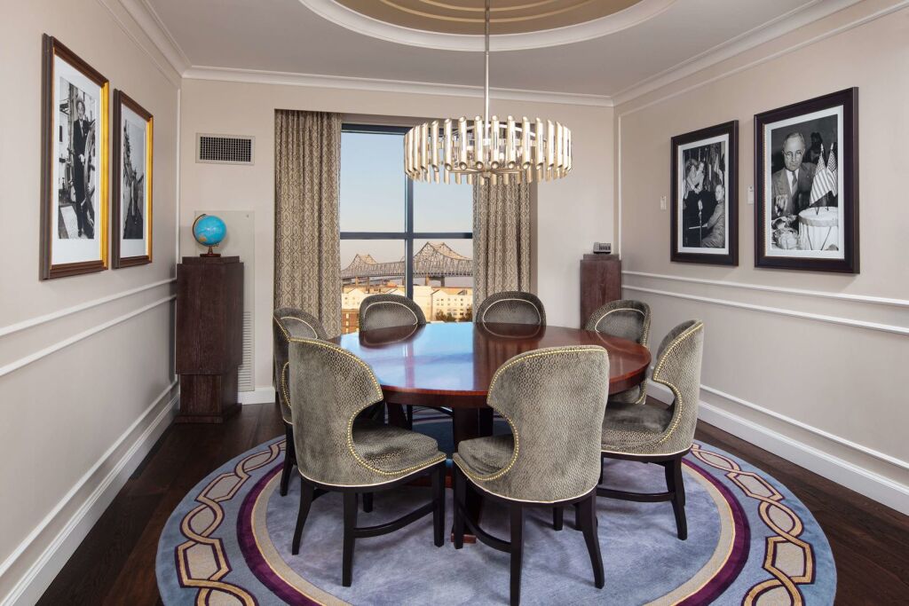 The Higgins Hotel New Orleans, Curio Collection by Hilton