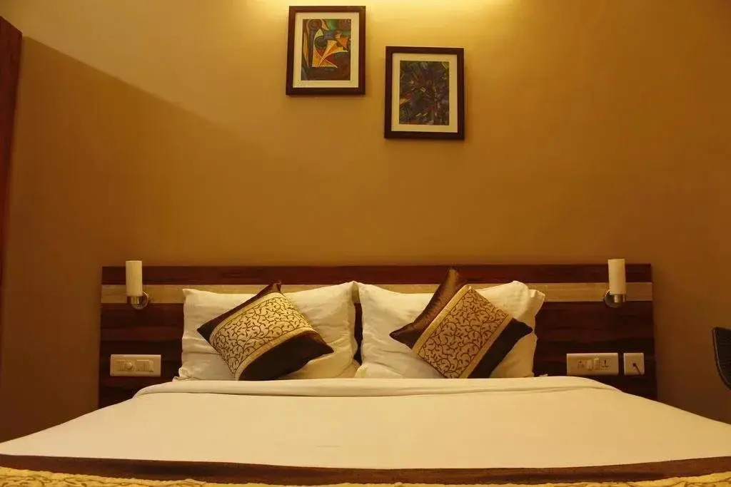 OYO Premium Old Station Road Bhubaneswar 4