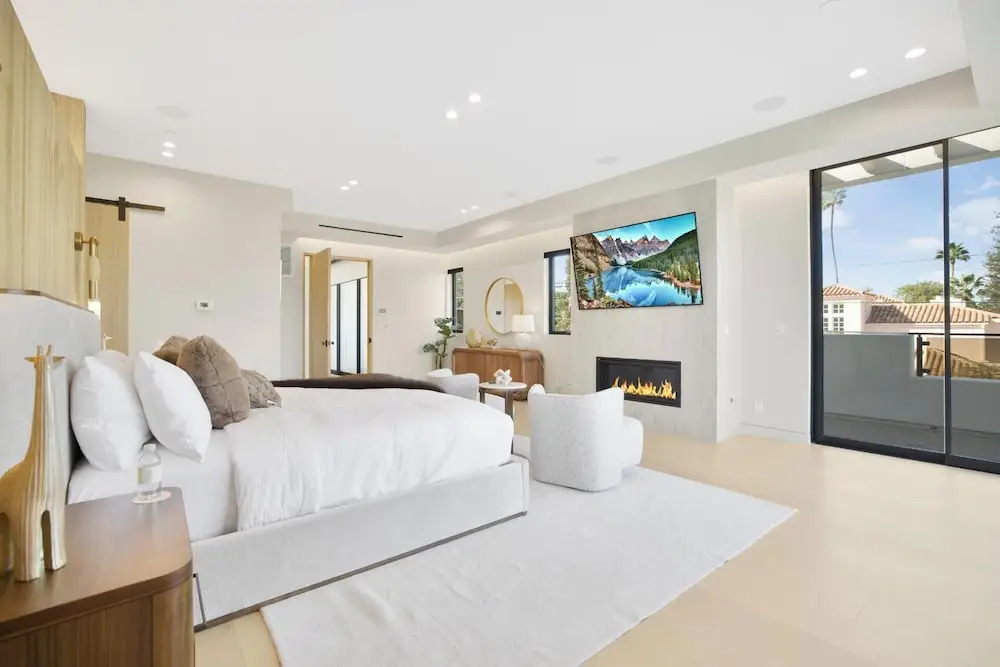 Amestoy Modern: Stunning 4BR Estate With Theater & Gym