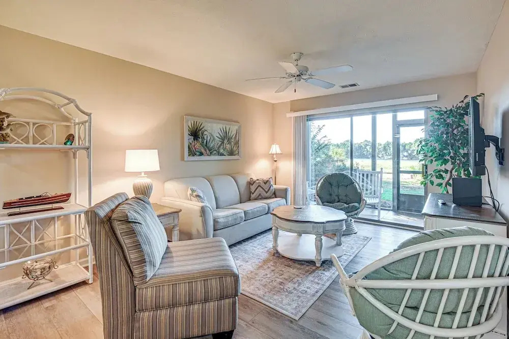 Pawleys Island Condo w/ Screened Porch + Golfing!