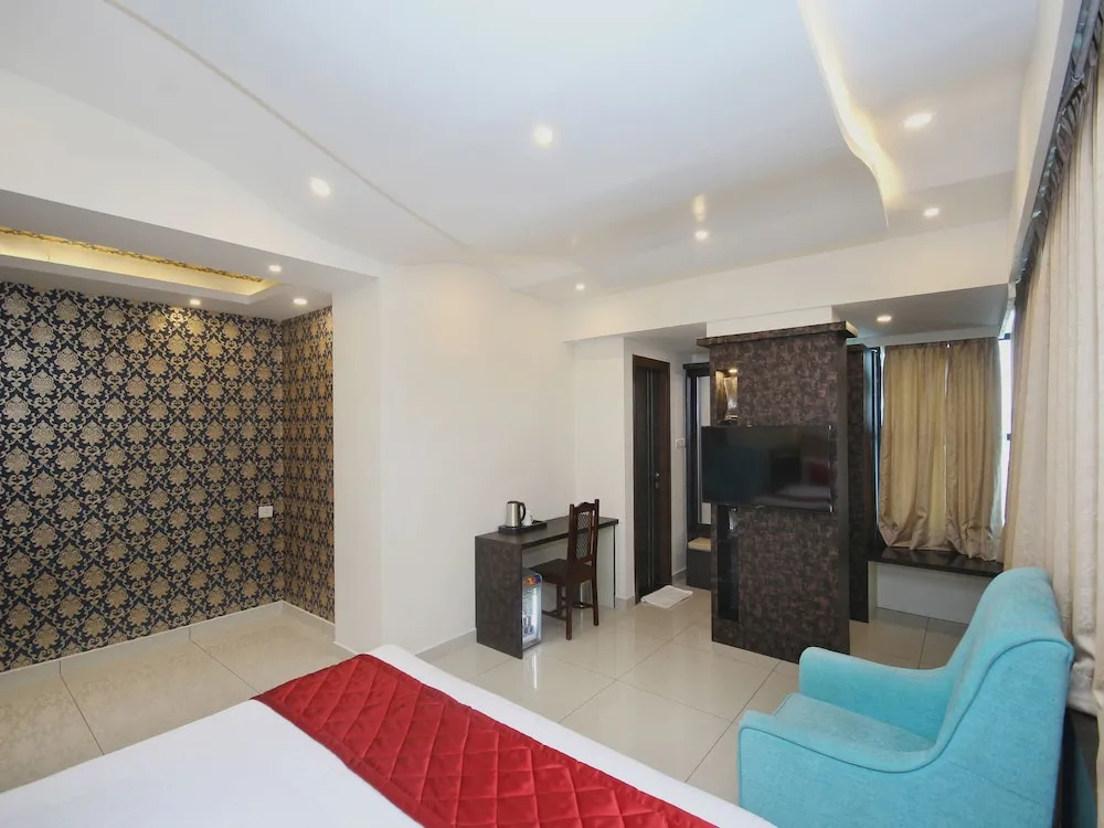 Hotel Golden Amulya Rest Wings Near International Airport