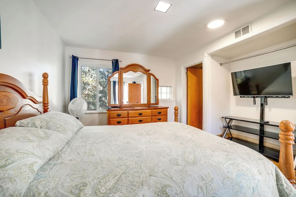 6 Mi to Dtwn: Pittsburgh Townhome w/ Porch