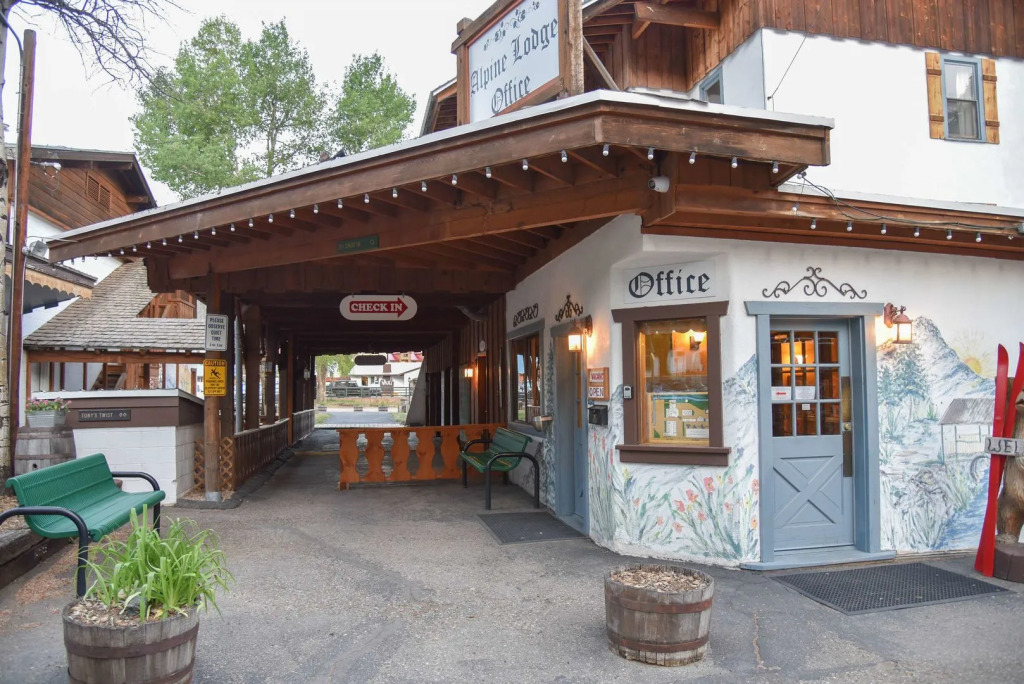 Alpine Lodge Red River
