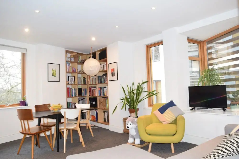East London Riverside Apartment