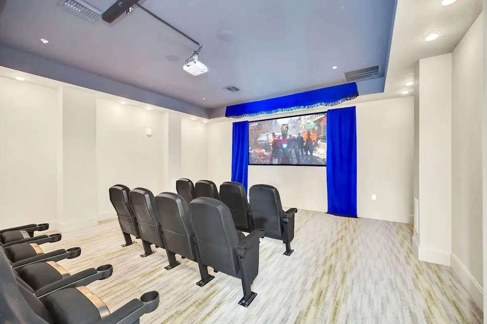 Upstay: Pet-friendly Family Condo w Poolsleeps 8