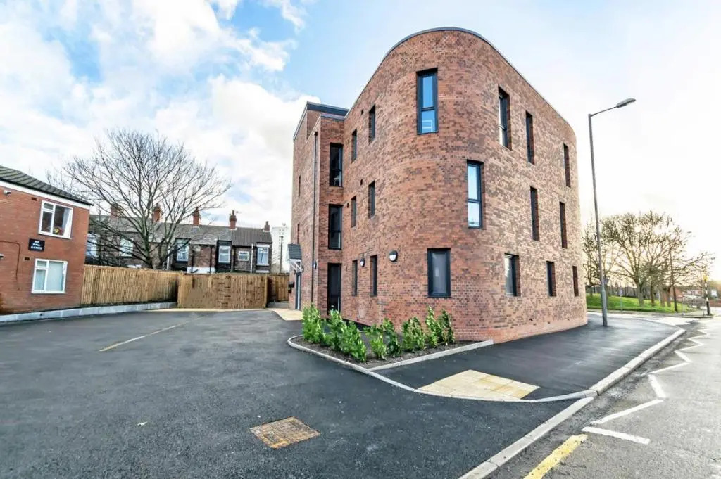 OPP Apartments Barall Court - Great for contractors, 2 miles from city centre, free parking & WIFI