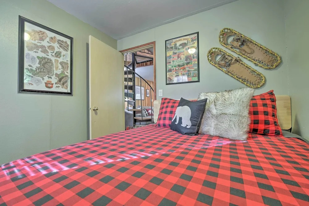 'wandering Elk' Cabin Retreat w/ Golf Access!
