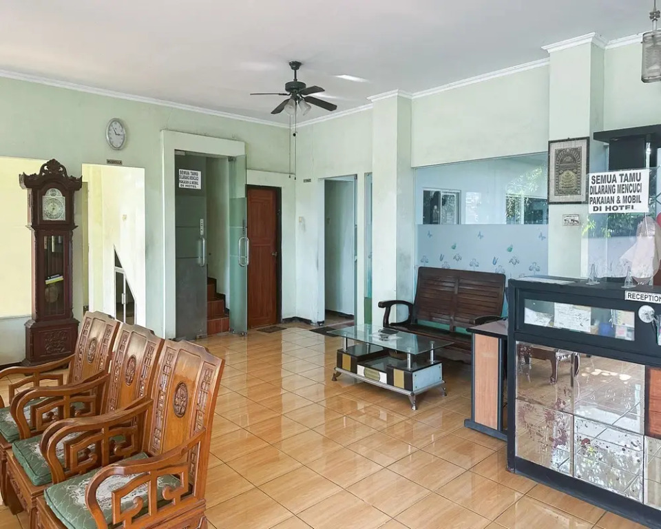 Global Inn Syariah Mitra RedDoorz near Juanda T1 Airport