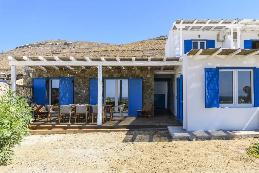 Mesmerising Sea View Lia Residence