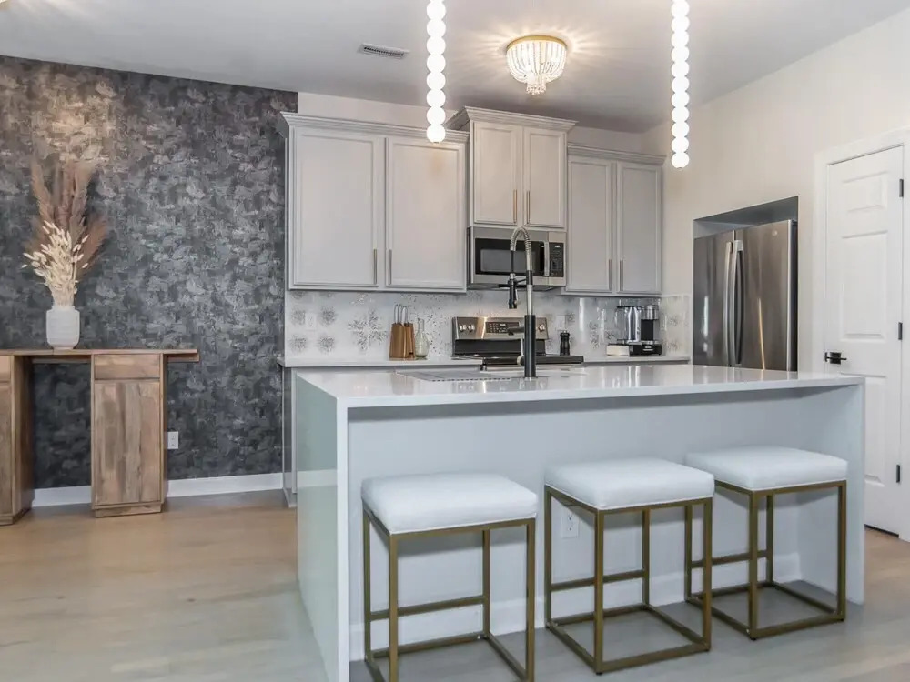 Luxury Three Bedroom Townhome Near Cary