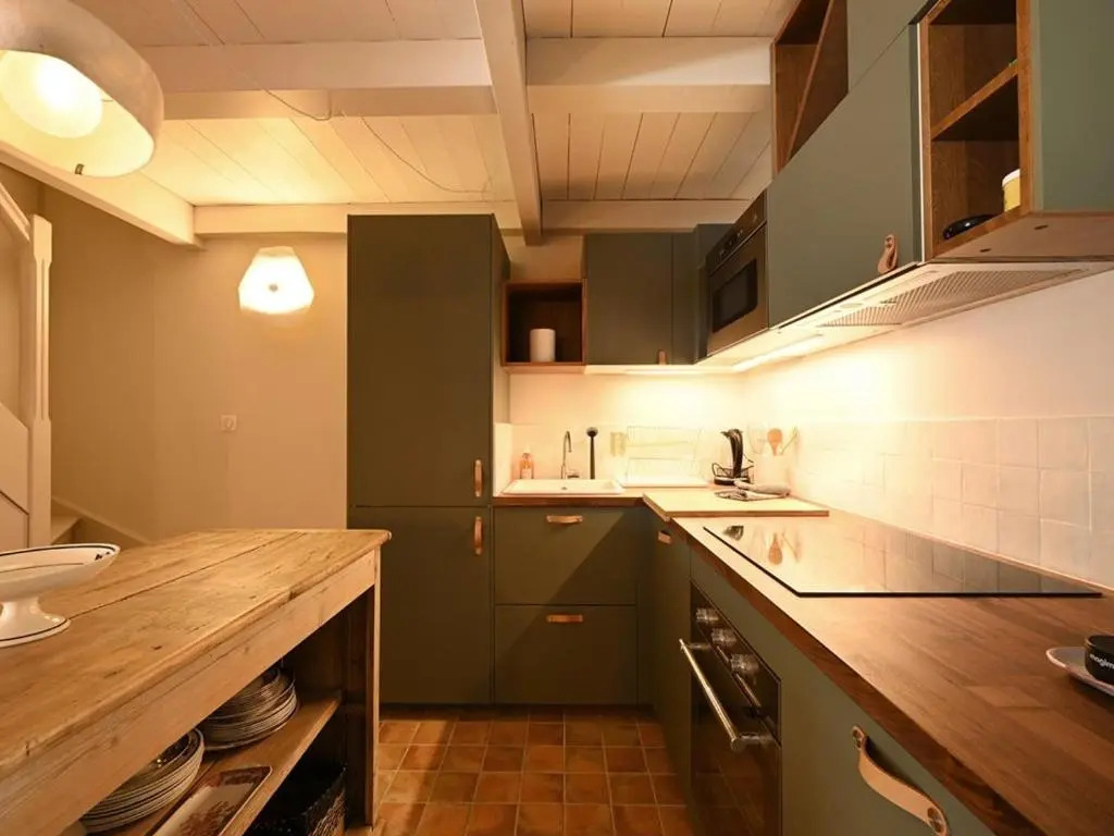 Maison Rénovée avec Jacuzzi et Cuisine d'Été au Centre du Village - FR-1-434-97