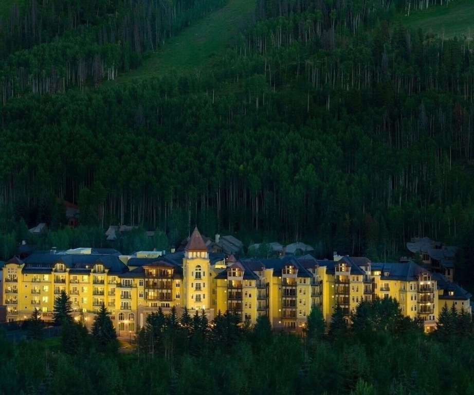 Ritz Carlton Vail #200 3 Bedroom Condo by RedAwning