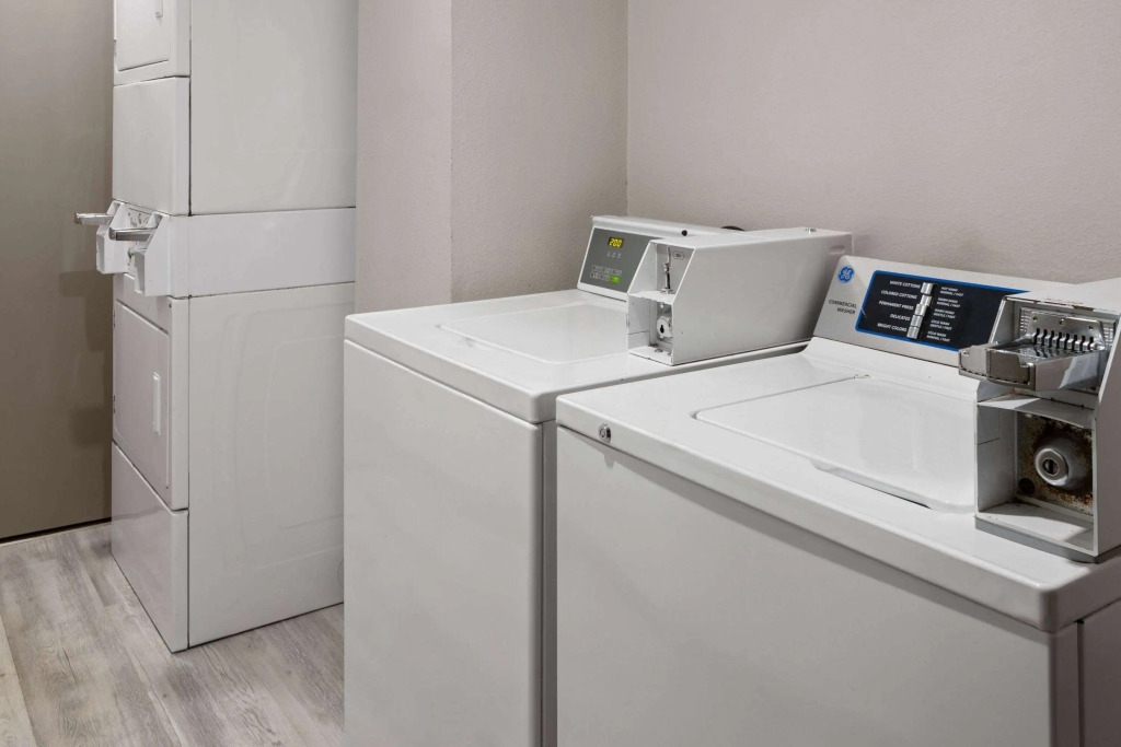 Days Inn & Suites by Wyndham Northwest Indianapolis
