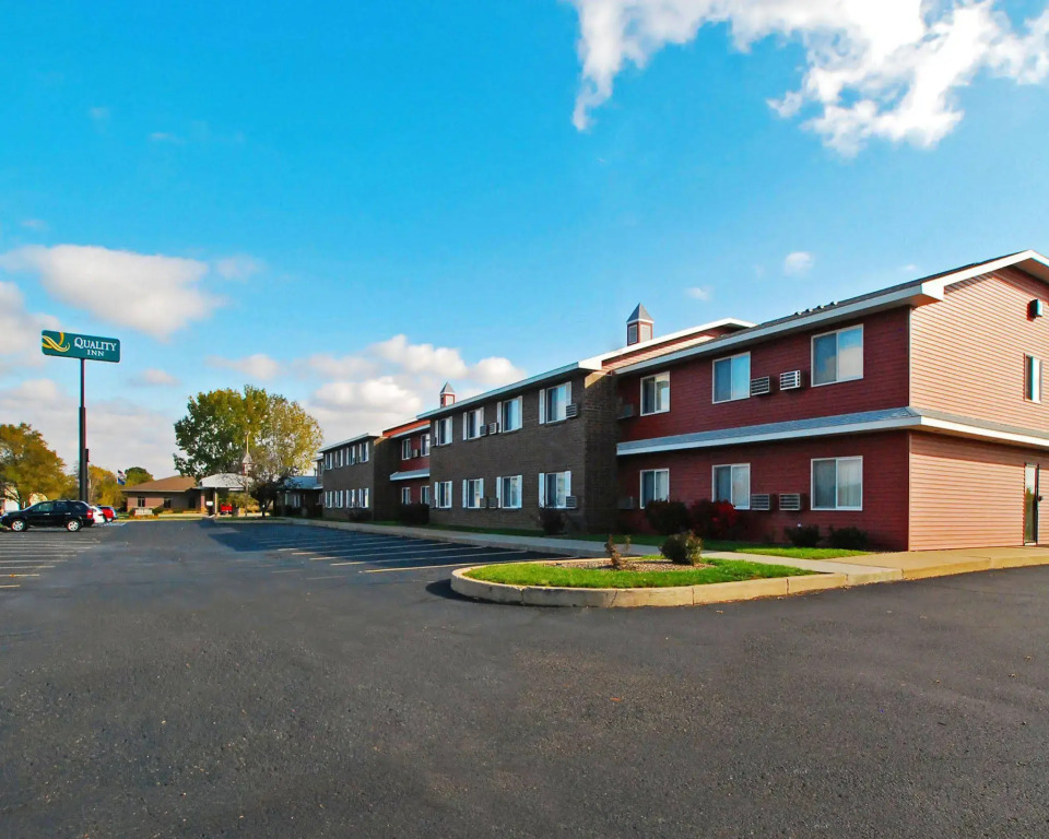 Hudson Inn & Suites