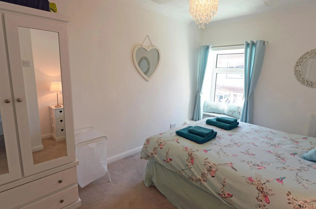 Gone to the Beach - Luxury Cottage Sea Views Direct Access to Beach Pet Friendly