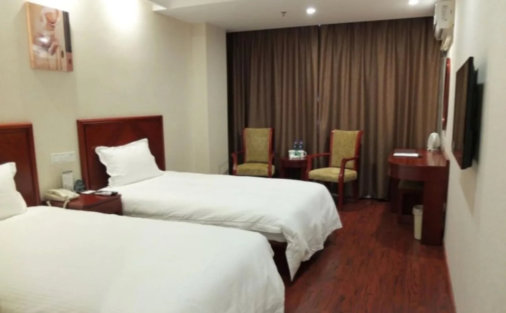 GreenTree Inn Jiangsu Wuxi Jiangyin North Huancheng Road Walking Street Express Hotel