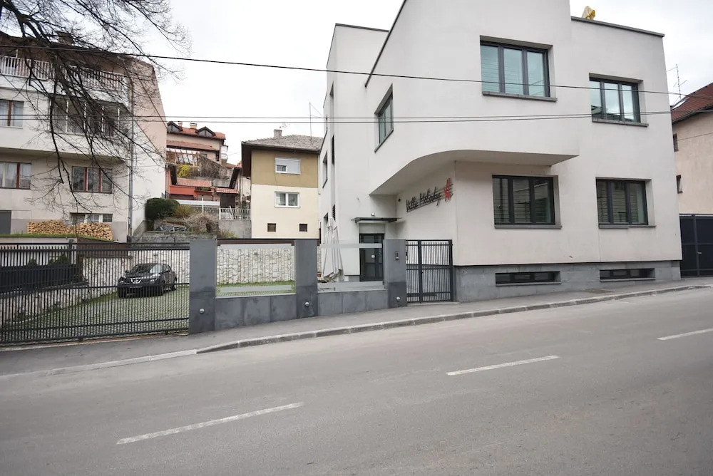 Zambak Apartments