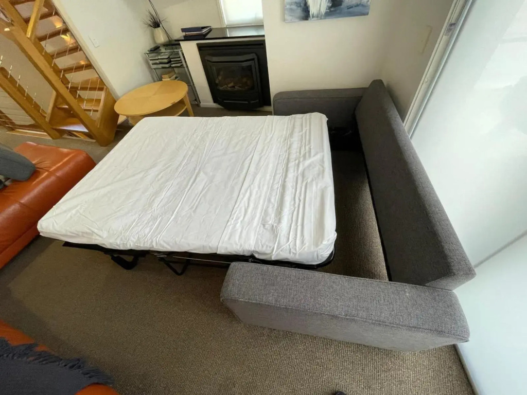 Luxury Woodridge 2-Bedroom Apartment