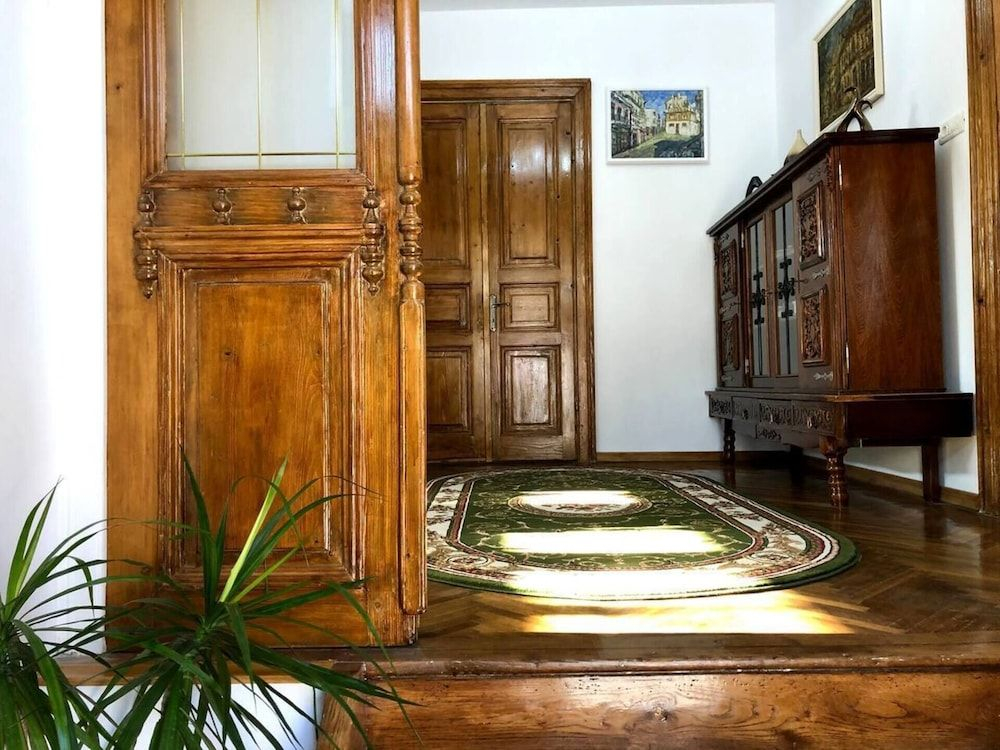 Unique Old Town Home 2min to Beach & Harbour