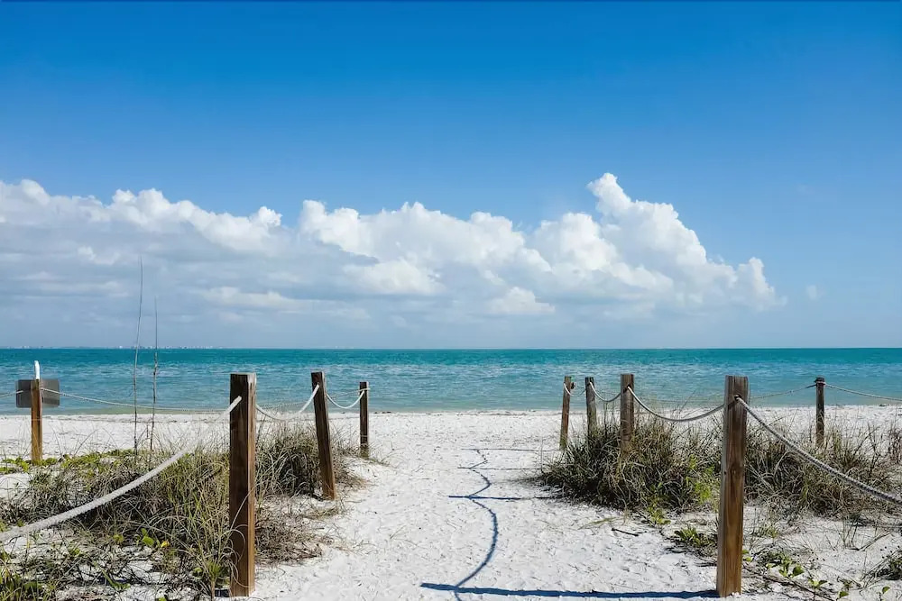 Sandy Shells Wkly Pets Welcome 100 Steps To Ocean! 2 Bedroom Home by RedAwning