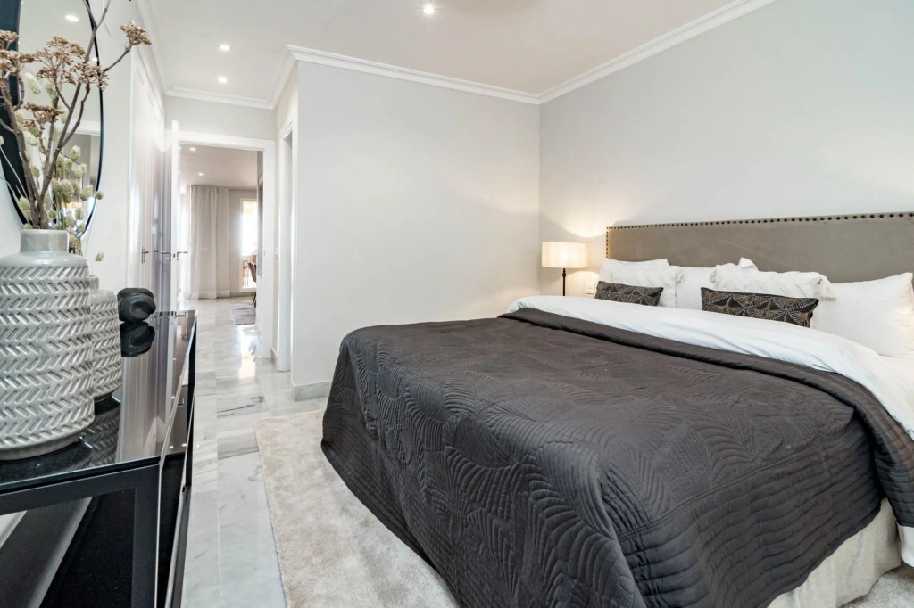 SAA3- Spacious apartment close to beach