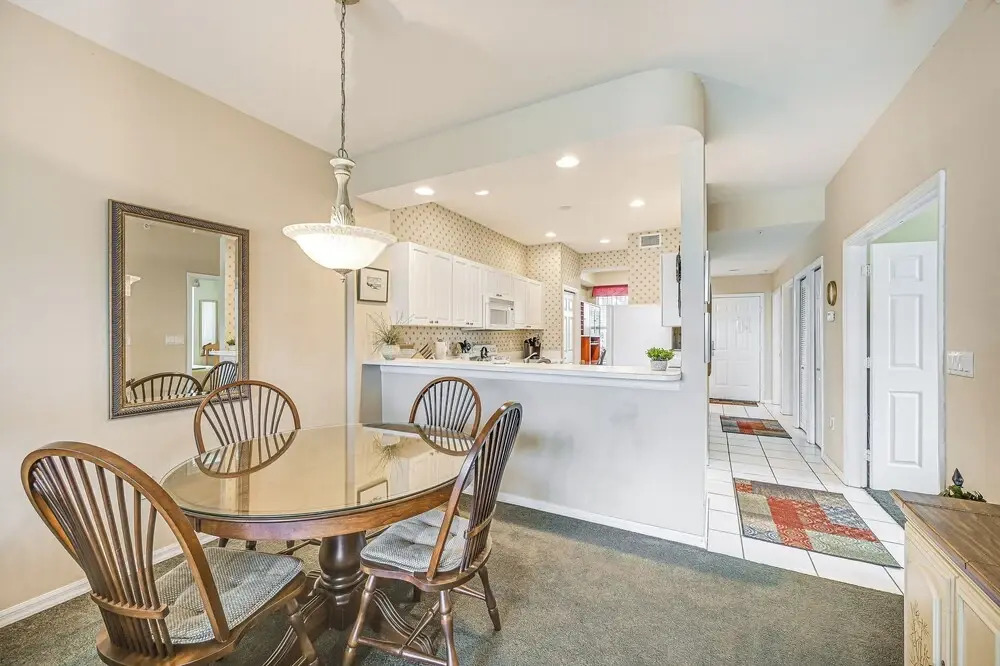 Naples Condo w/ Pond Views & Patio - Near Golf!