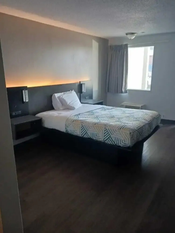 Hotel 465 by Regency Inn & Suites