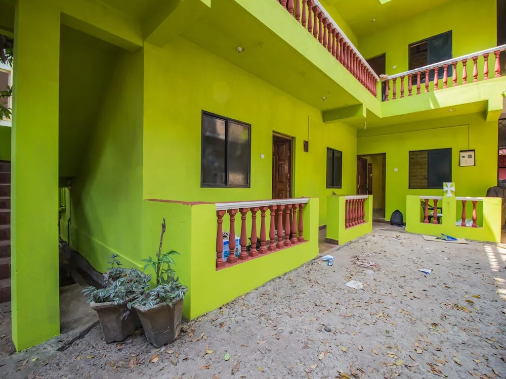 OYO 12435 Home Sunny 2BHK Uddo Beach