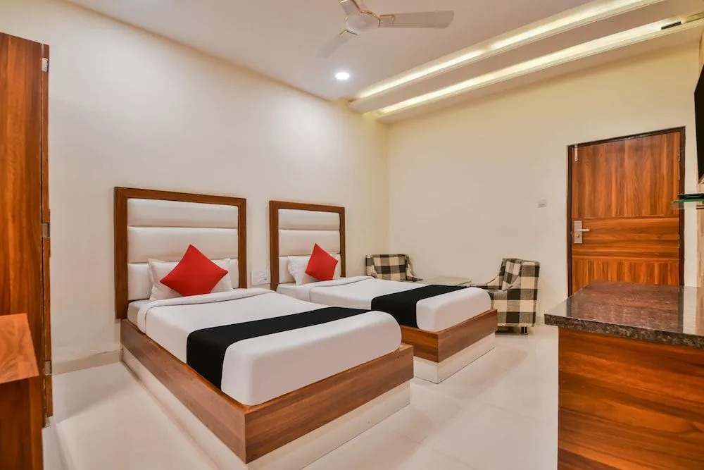 Capital O 39418 Hotel Harsh Deep