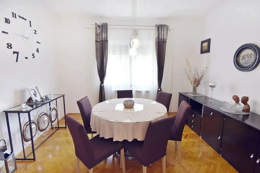 Spacious Apartment in Umag