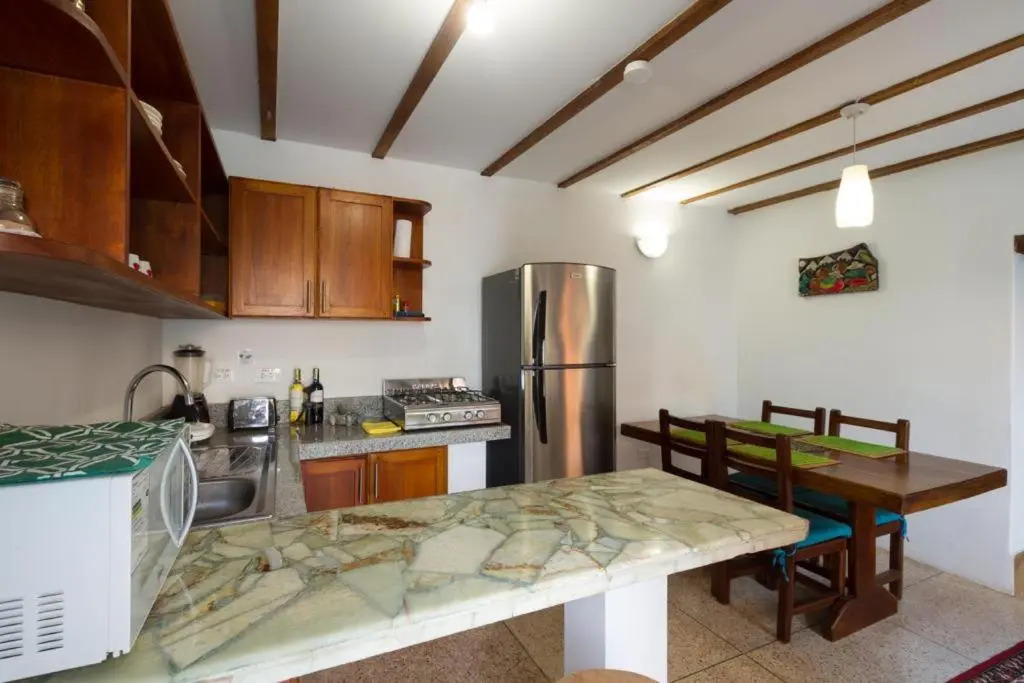 ITCHIMBIA GARDEN QUITO Suites Coloniales renovadas con vista a la Cordillera de los Andes de Quito
