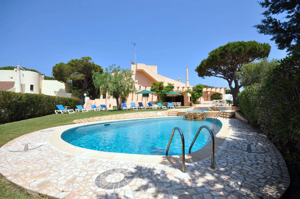 5 En-Suite Bedrooms, close to centre, free AC WiFi