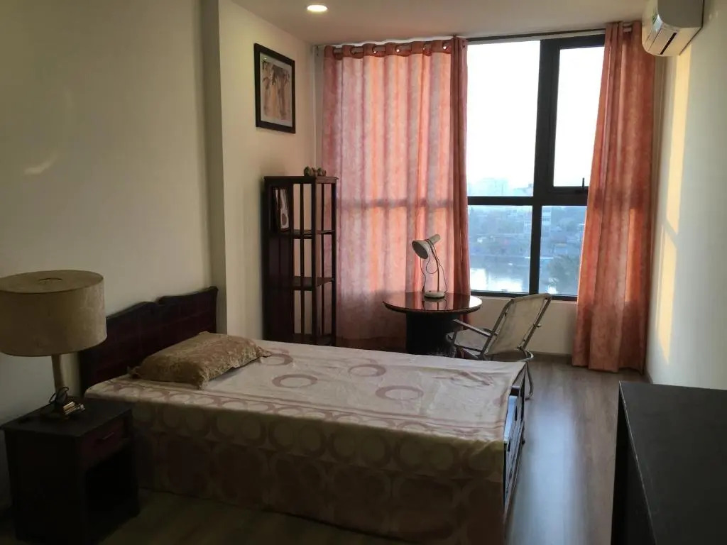 DON'S bedroom for only 1 male guest