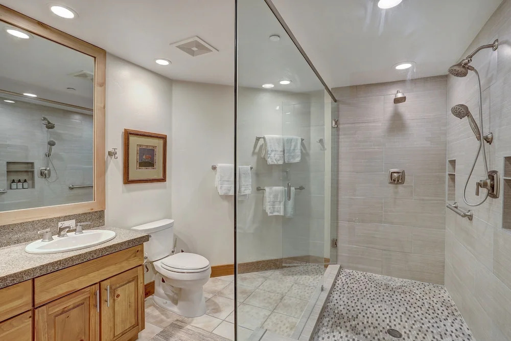 2 BR Condo Arrowhead Village, Walking Distance to Lift