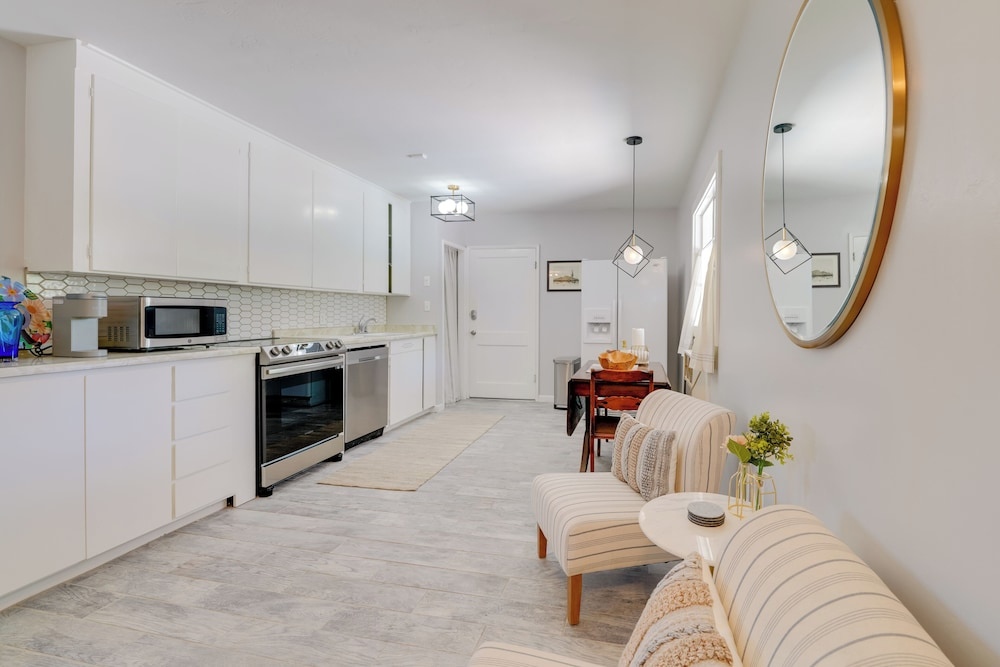 10 Mi to Dtwn Phoenix: Studio w/ Outdoor Kitchen!