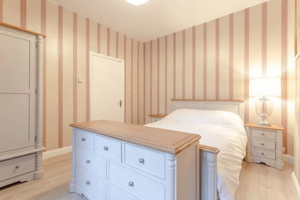 British Pad Near Earl's Court, Kens. & Hyde Park