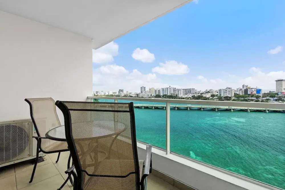 Oceanfront Loft Historic San Juan Terrace