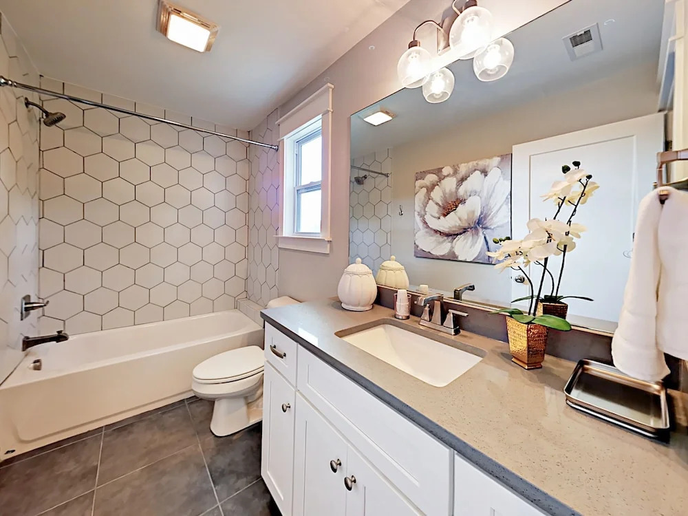 Brand-new 3br Urban Getaway W/ Patio 3 Bedroom Condo