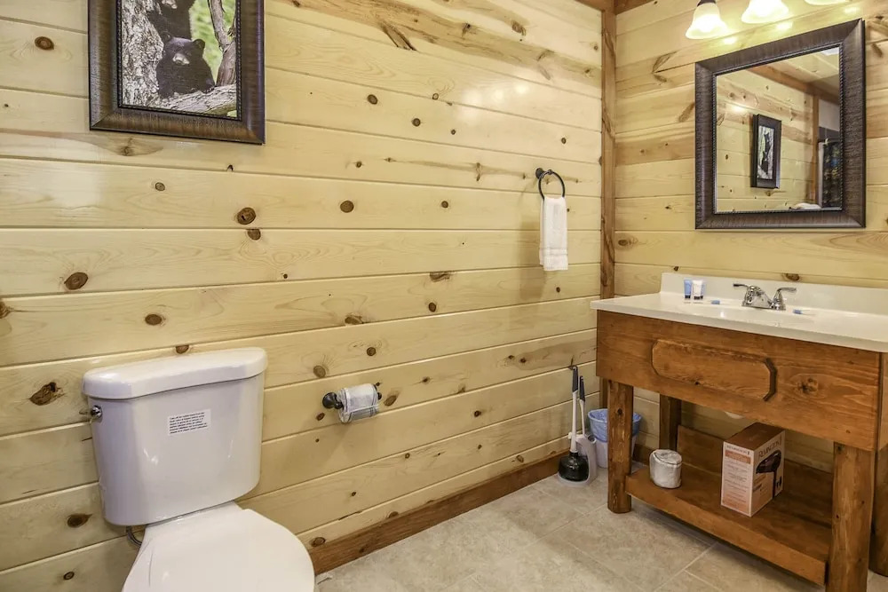 SmokyStays Indoor Heated Pool Cabin