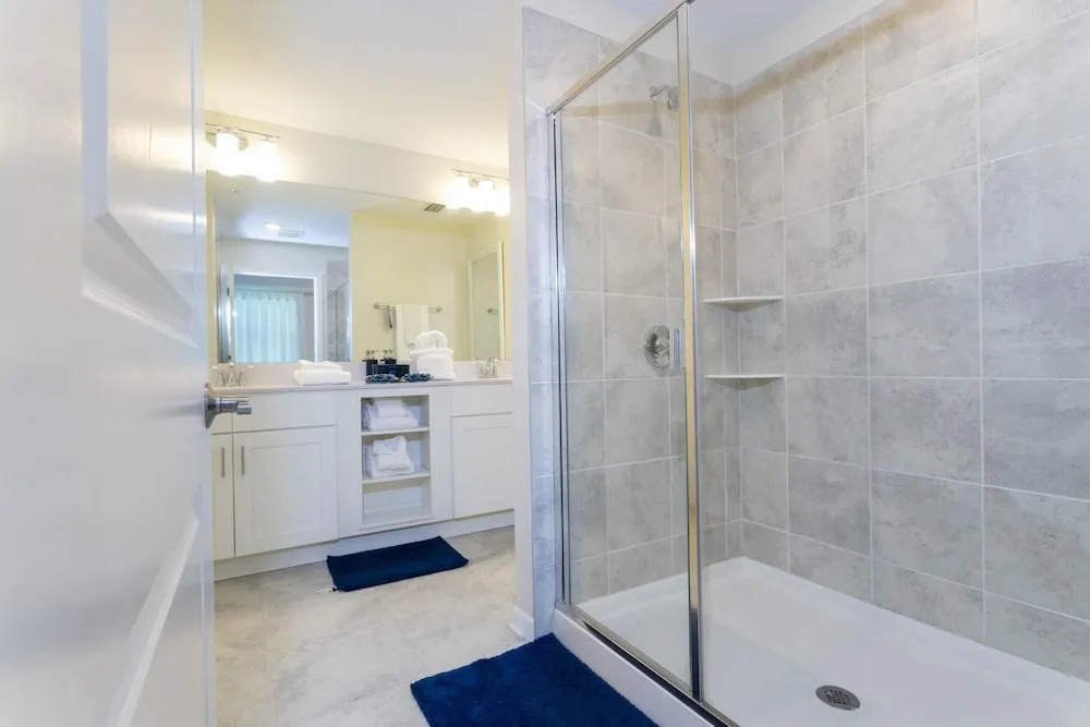 Stunning 2 Bd Apto Close to Disney Storey Lake Resort 105
