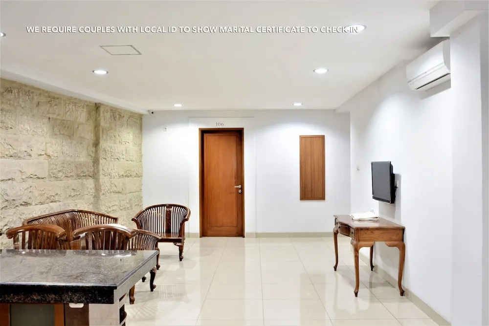 ZEN Rooms Basic near Cilandak Town Square