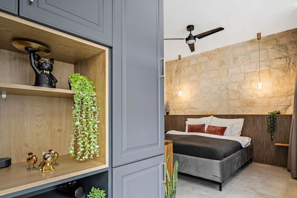 Old City Boutique - By La Finca Hotels- חוויית אירוח יוקרתית, חניה בחינם וקרבה לשדרת הקולינריה של העיר