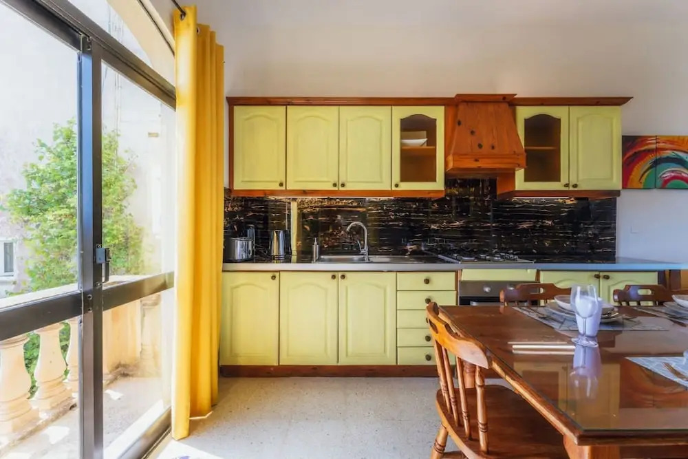 Tal Jordan Complex - The Sunflower Bungalow 2