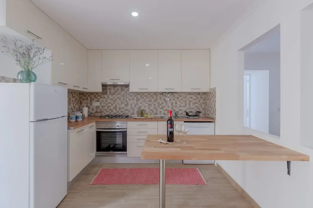Bright & Spacious W/ Orange Tree Patio Apartment by TimeCooler