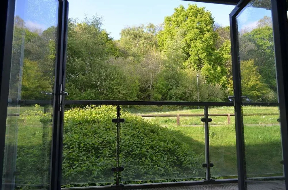 360 Serviced Accommodations - Brentwood 2 Bedroom Executive Apartment With Secure Parking
